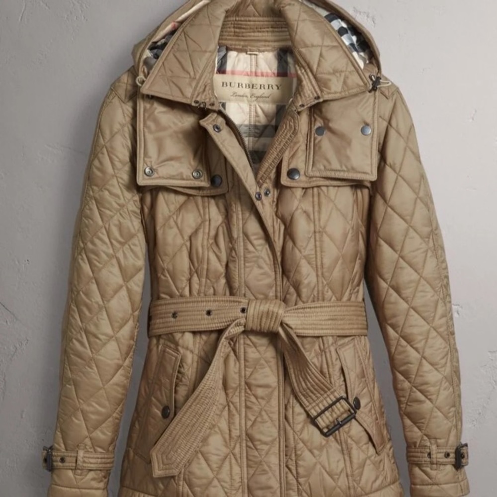 Burberry Women Jacket  💯 AUTHENTIC 🔥(WILL TRADE)